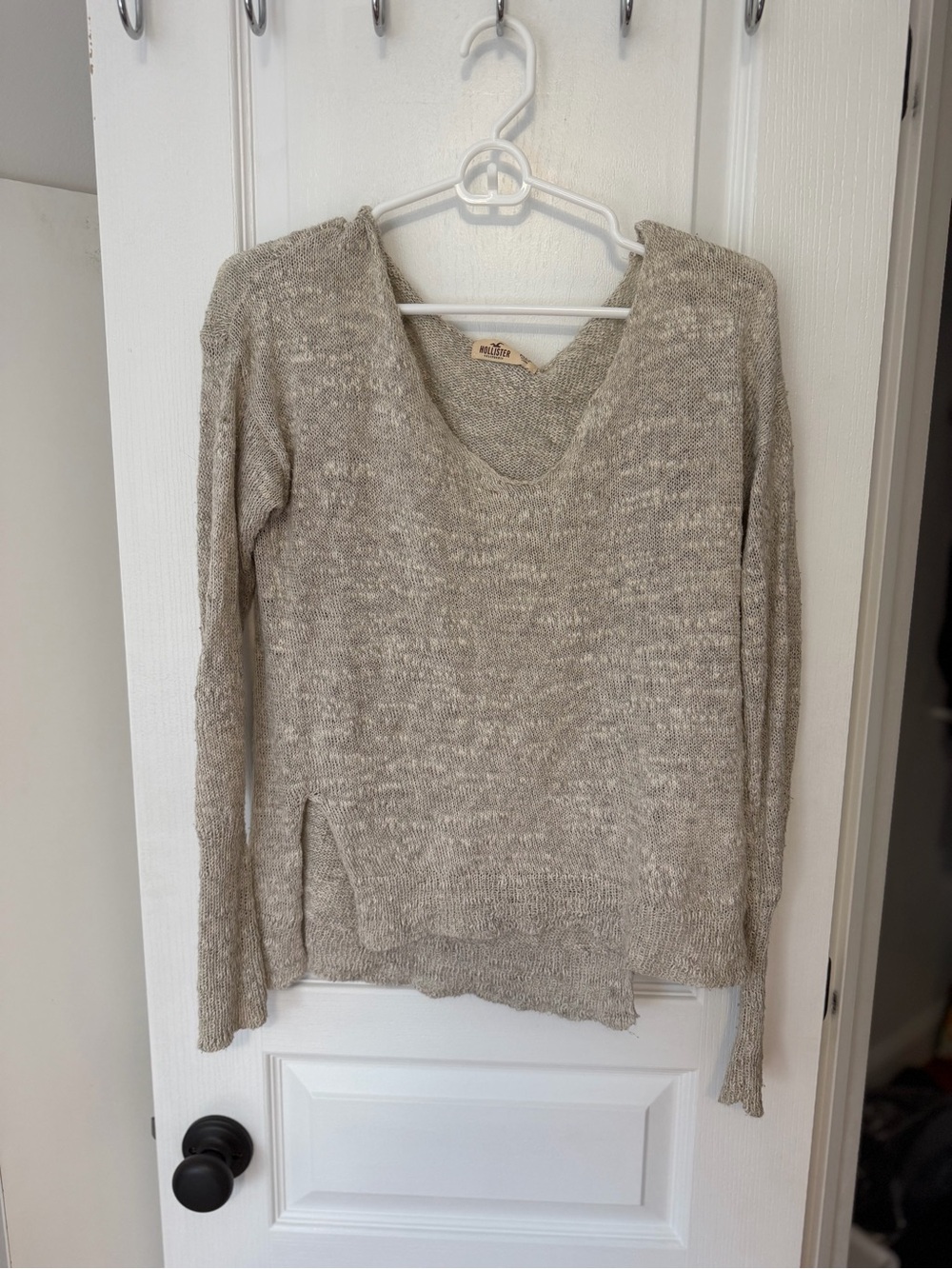 Hollister Women's V-Neck Sweater in Oatmeal Heather